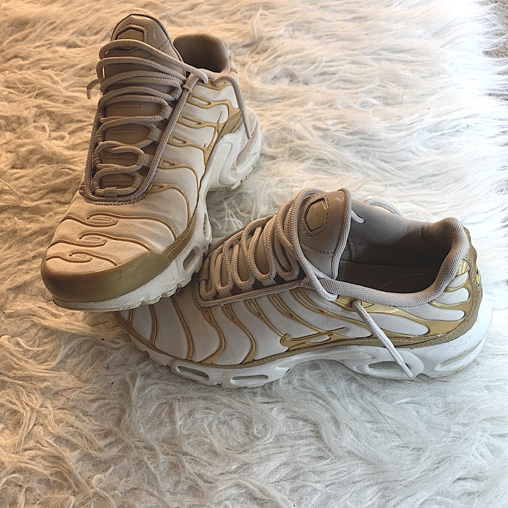 Nike Air Max Plus -white and gold